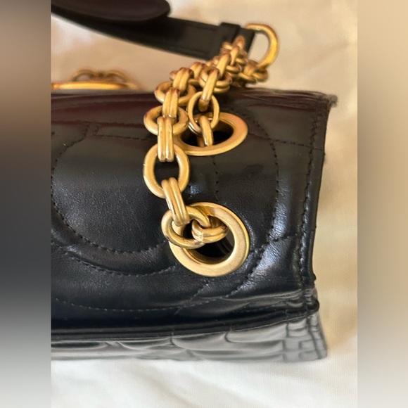 🎉🎉Hp🎉Ferragamo Quilted Gancini Shoulder Bag - Picture 9 of 16